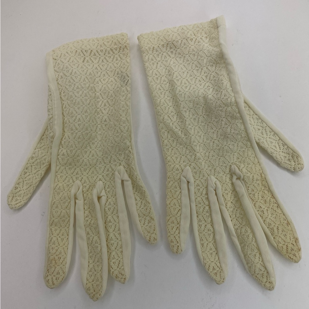 Vintage Lace-Like Ivory Colored Ladies Gloves Formal Gloves Church Dress Gloves